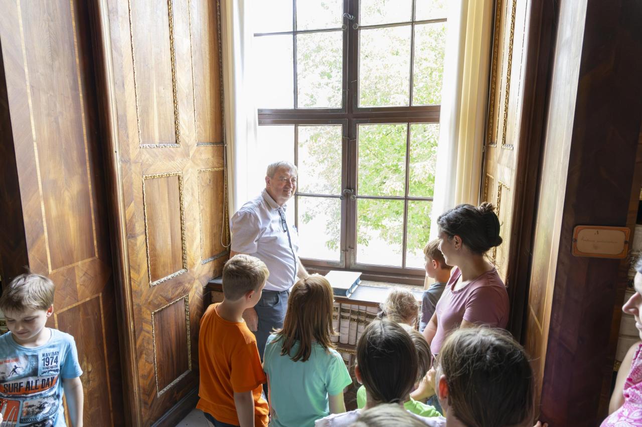 Bücher aufschlagen